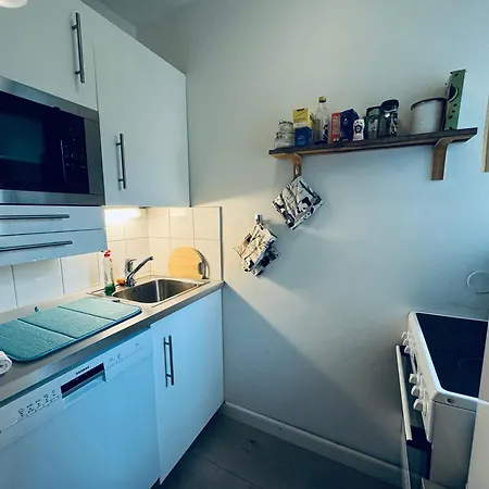 Lovely Apartment, Vuorimiehenkatu 31 Apartamento *